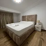 Apartment House Center 3