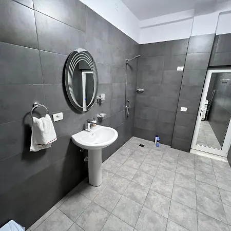 House Center 3 Apartment