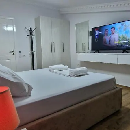 House Center 3 *