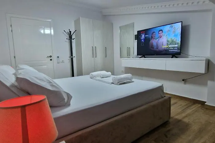 House Center 3 *